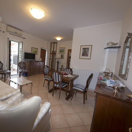 Pompei Deluxe Apartment Формия Экстерьер фото